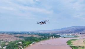 中国智造飞行汽车飞越黄河，探索低空出行新方式