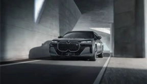 全新宝马i7 M70L亮相成都车展，加速最快的宝马纯电性能车型   