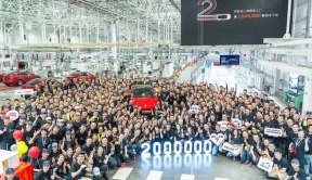 特斯拉上海超级工厂迎来高光时刻：生产第200万辆电动汽车