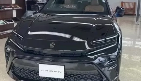 丰田皇冠SUV到店实拍！造型酷似法拉利，进口引入你考虑吗？
