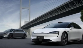 纯电轿车市场上演诸神之战，智界S7首发华为视觉智驾！