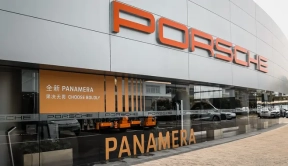全新 Panamera 实车到店，体验保时捷专属的卓越驾乘感受