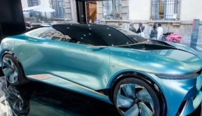 岚图发布多项创新技术，与华为合作打造全新纯电SUV