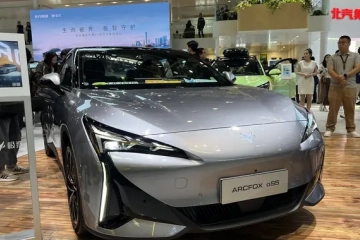 极狐阿尔法S5亮相北京车展，采用800V平台打造，座舱科技感较强