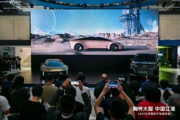 江汽集团携技术愿景概念车及多款智电新品亮相  瑞风RF8鸿蒙版上市
