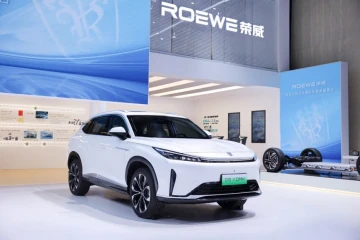 预售11.98万起，能跑1621公里，荣威D5X DMH成北京车展12万级最强混动SUV