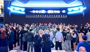 长安启源E07北京车展抢镜，“中国版Cybertruck“一车多态成焦点