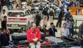 收割车圈流量？360集团董事长周鸿祎北京车展成“红人”