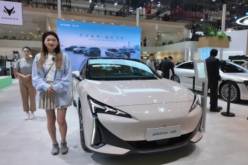 外观动感，性能强劲！极狐阿尔法S5北京车展实拍