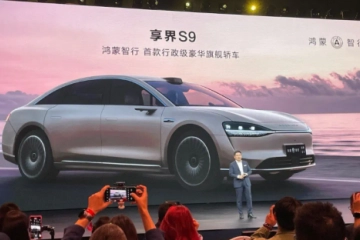 北汽蓝谷与华为强强联手打造的纯电动车型亮相北京车展