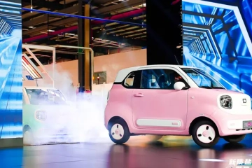 中国一汽盐城分公司投产，首款车型奔腾小马下线，将于5月底上市