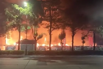 比亚迪4S店突发大火，展厅全部烧毁，官方回应来了