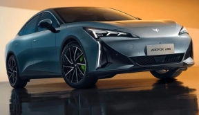 极狐阿尔法 S5纯电动中型轿车上市，定位高端，性能强劲 
