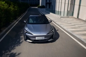 全新高性能纯电轿车 极狐阿尔法S5正式上市